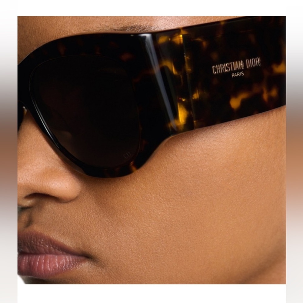 ❌SOLD❌ DIOR Brown Tortoise Sunglasses - Picture 2 of 11
